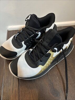 Under Armour Basketball Sneakers, 6Y